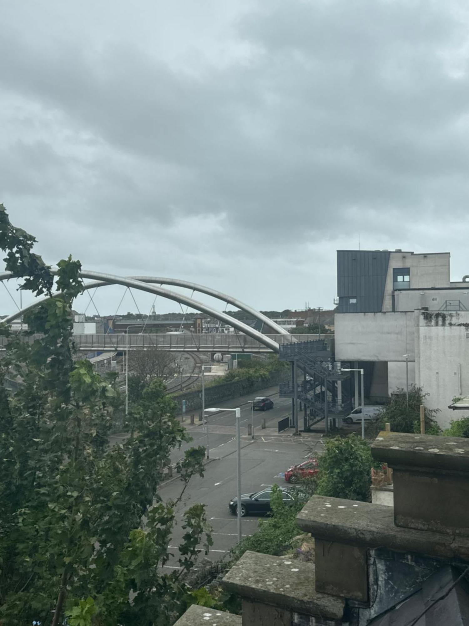 Harbour Watch Hotel Holyhead Exterior foto